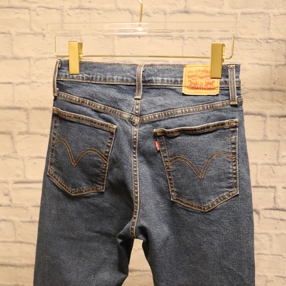 Levi's Skinny Wedige Jeans Cropped Distressing at the Ankles Size 29 - Picture 5 of 6